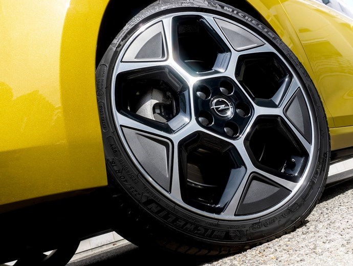 Opel Astra Hybrid Exterior Wheel